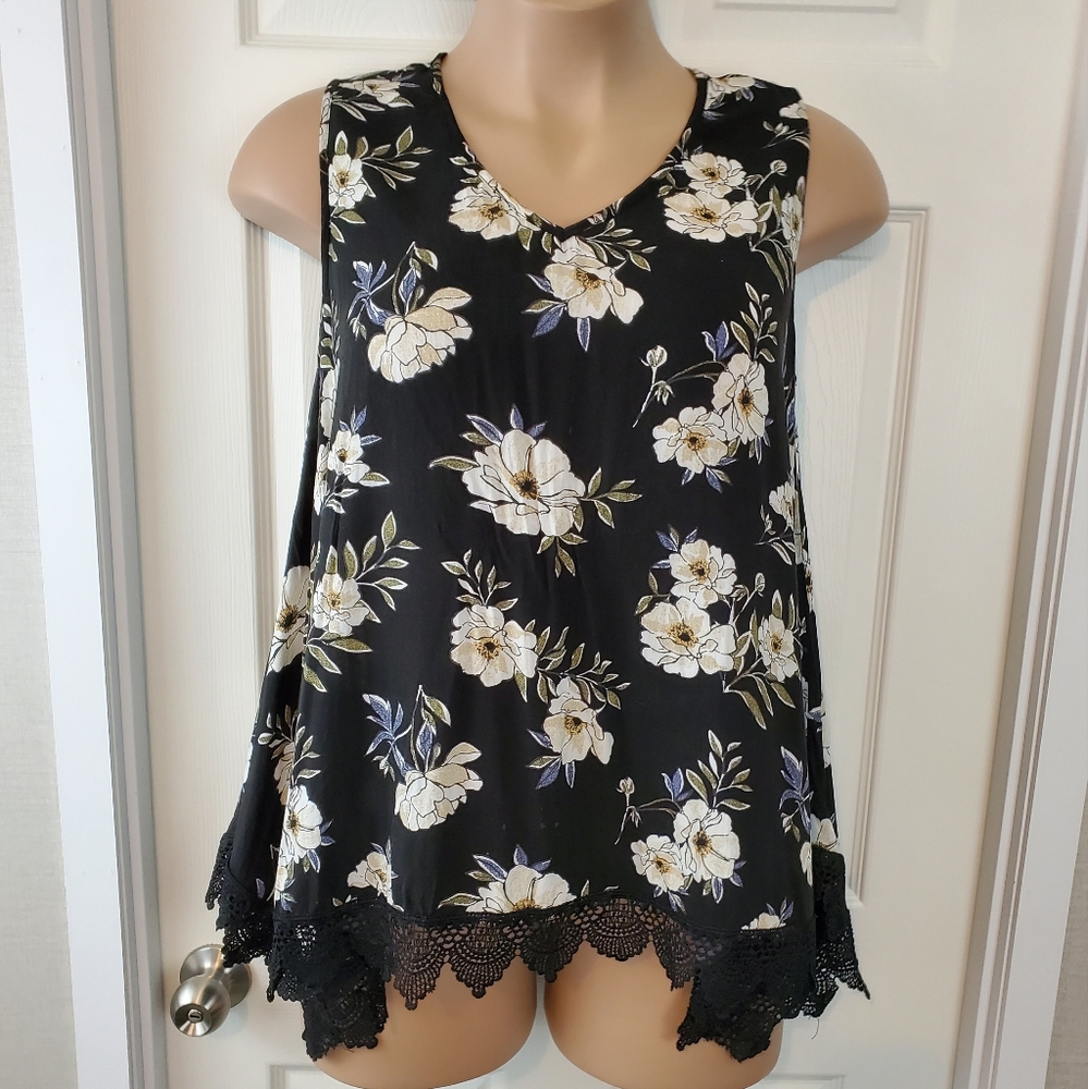 C Est 1946 Floral Lace Tank